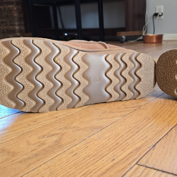 NWOT - Women's Tan Ankle Boots - Picture 3 of 6